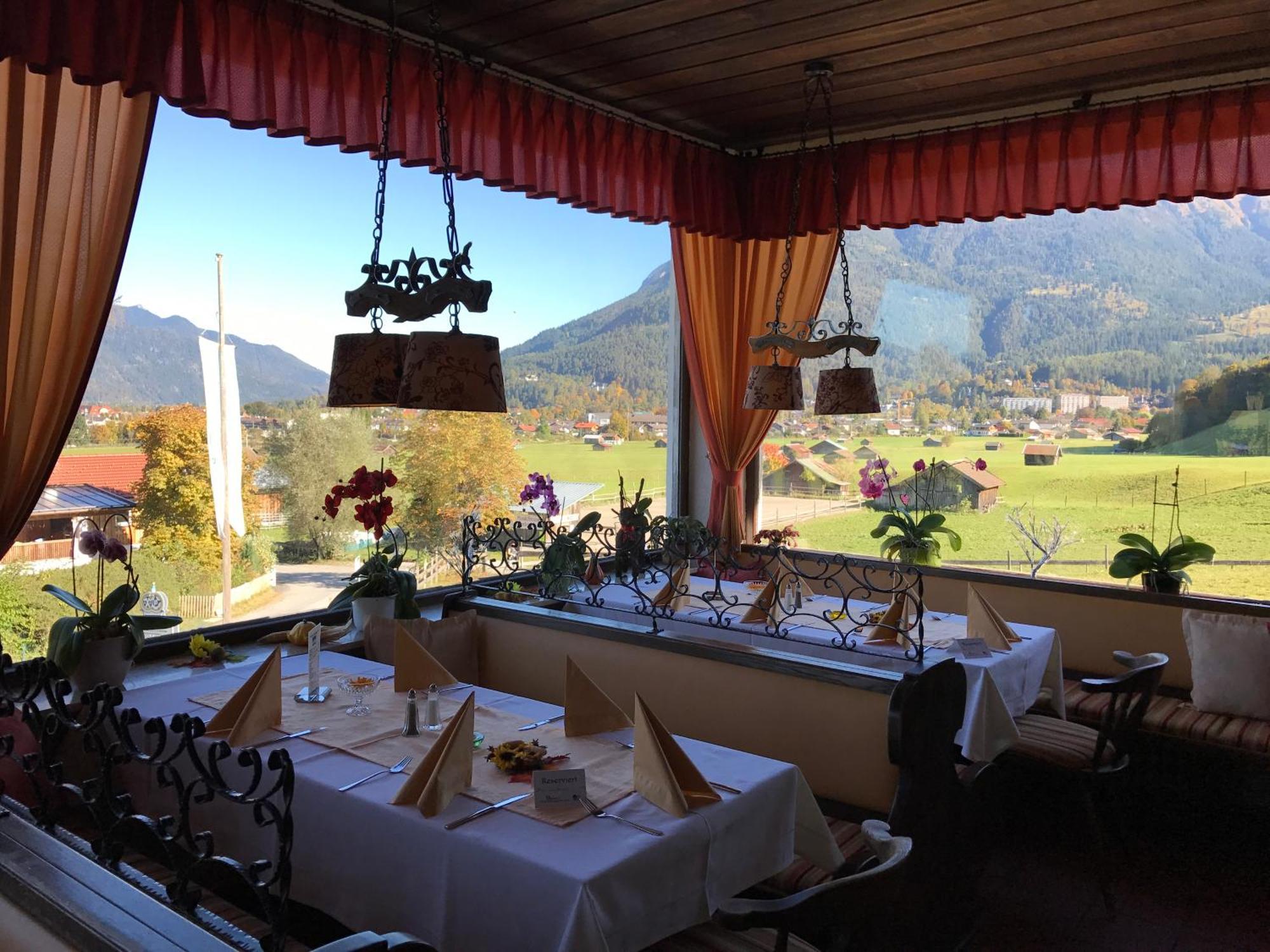 Hotel Restaurant Hausberg Garmisch-Partenkirchen Exterior photo